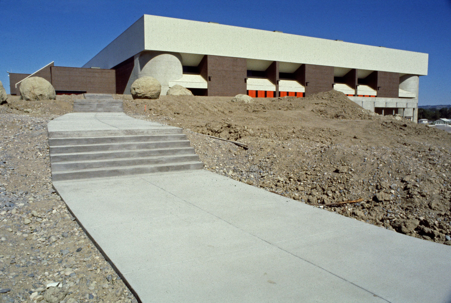 Metra exterior, August 1978
